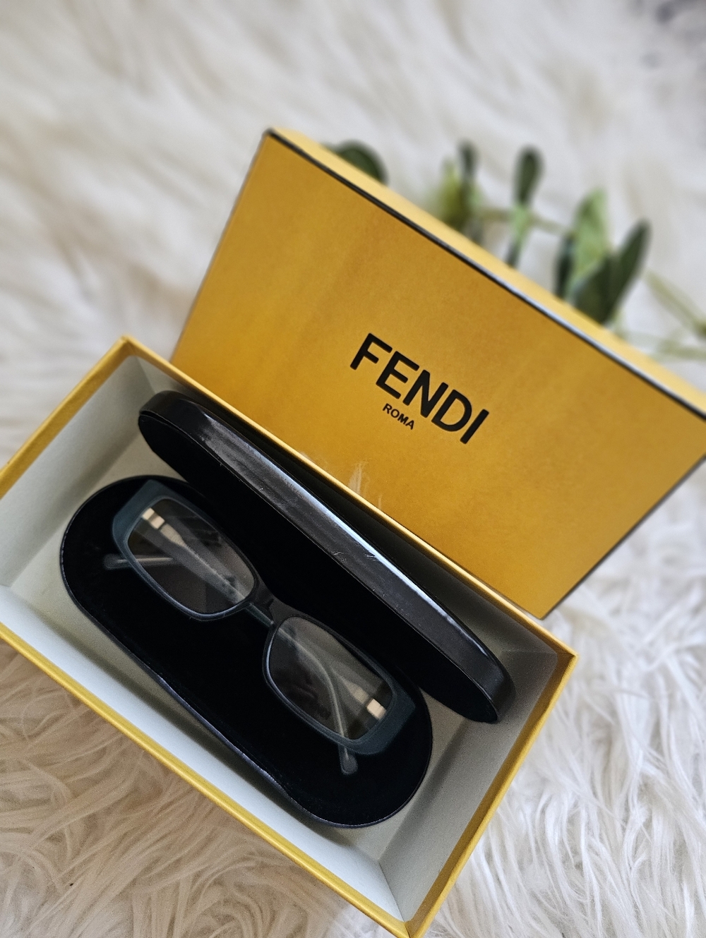 Fendi Sunglasses in Blue Frame: F830 707 135 - Picture 14 of 14